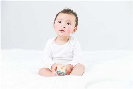 宝宝身上起大扁疙瘩怎么回事 是过敏导致的吗