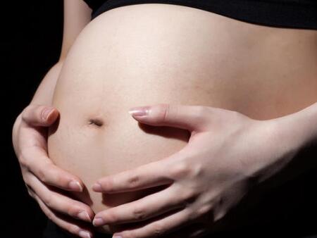 孕妇肚脐凹凸是什么原因
