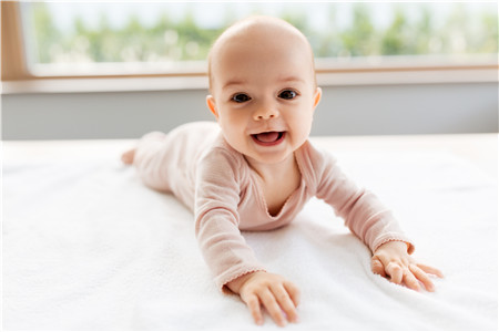 为什么9个月的宝宝总是吐口水 可能是生理因素导致的