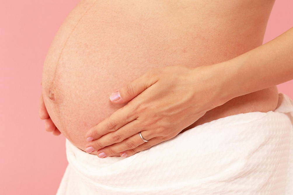 孕妇经常抚摸肚子对宝宝有哪些影响胎教常识