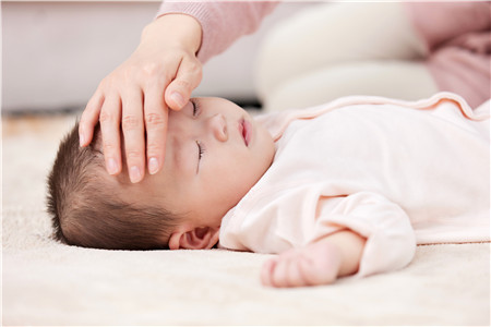 2月大的婴儿得红眼病的症状  婴儿红眼病有哪些症状