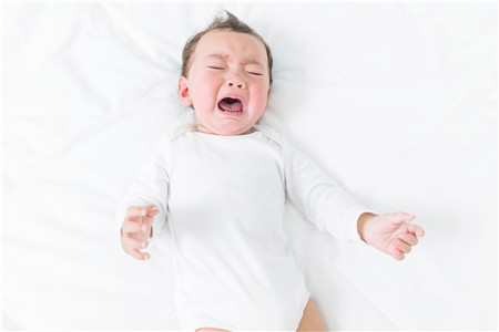 20天的婴儿喉咙发炎怎么办 宝宝喉咙发炎怎么处理