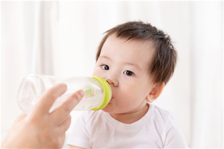 9个月宝宝奶量多少为正常 九个月宝宝吃奶量标准