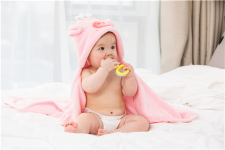 宝宝脸上长脂肪粒是什么原因 宝宝为什么会长脂肪粒