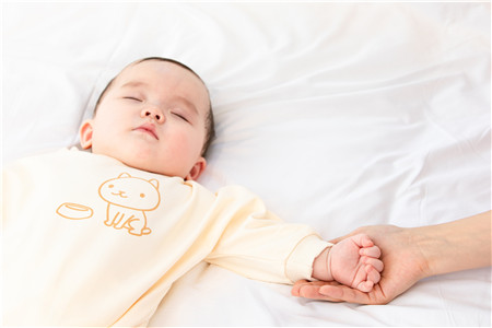 9个月宝宝睡眠时间是多长 九个月宝宝睡眠时间标准