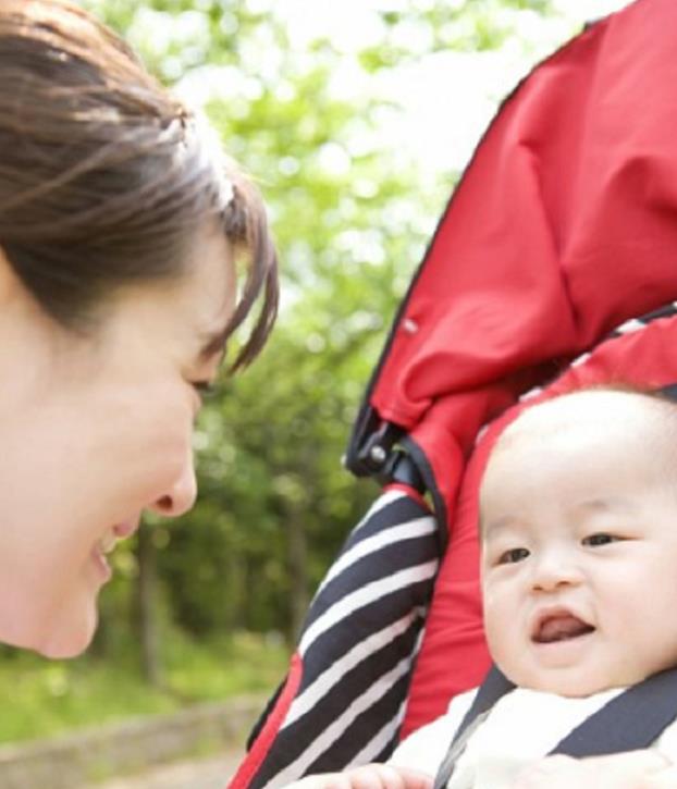 宝宝脊椎发育不良的原因分析 婴儿车使用不当也会造成宝宝脊椎发育不良