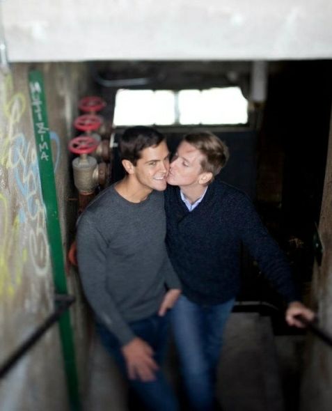 Facebook联合创始人克里斯·休斯(右)与其男友埃尔德里奇