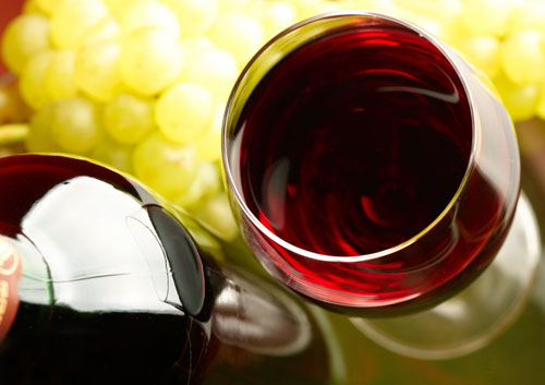 早春养生喝葡萄酒能预防感冒和帮助减肥春季养生
