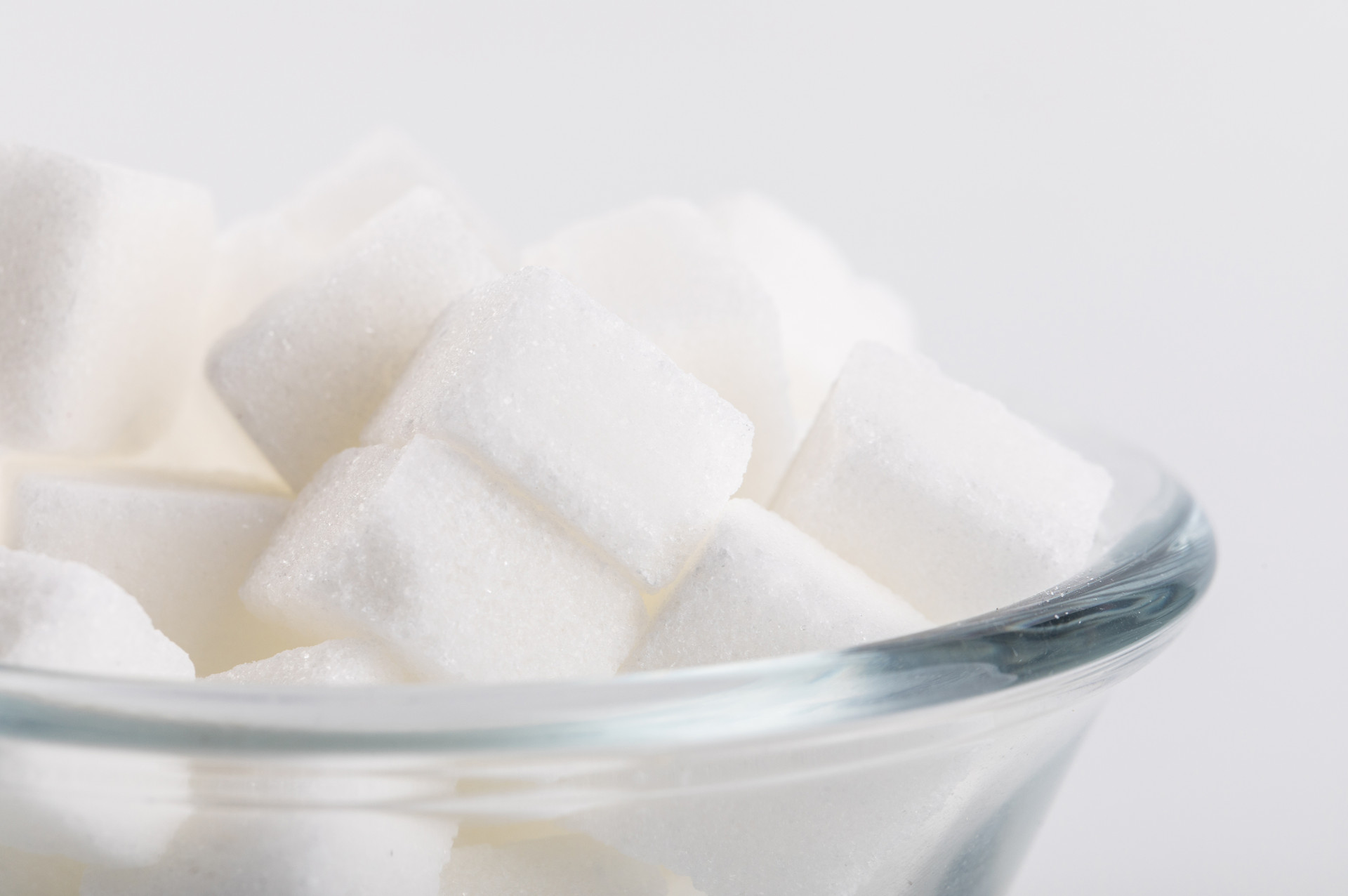 白砂糖和绵白糖的区别