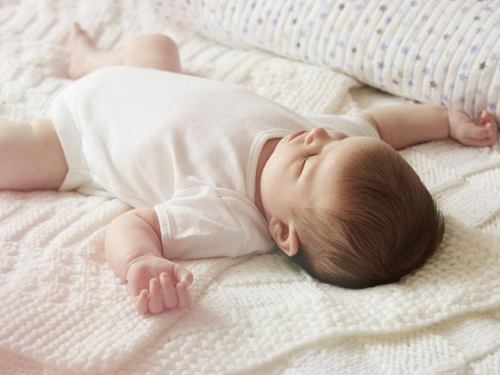 新生儿长湿疹了怎么办，超启能恩呵护新生儿的身体健康