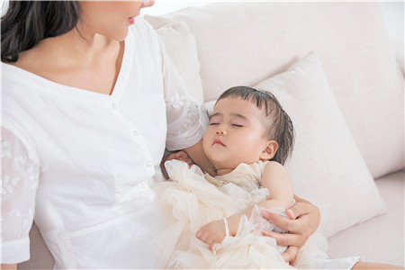 宝宝歪头睡觉有影响吗 宝宝长期歪头睡觉会影响头型