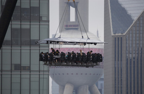 上海惊现“空中餐厅” 花8888元悬空50米吃西餐饮食快报
