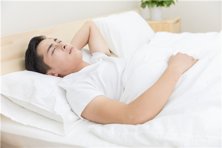 裸睡会引起尿道感染吗