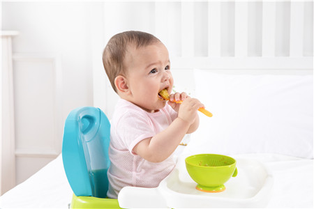 八个月的宝宝可以吃坚果粉吗