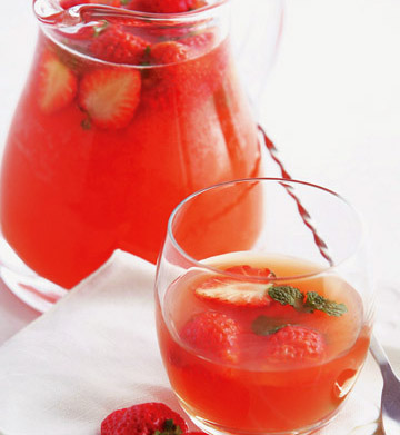 调理肠胃食谱：山楂草莓汁