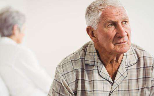 尿痛是怎么回事？尿刺痛是怎么回事？中老年人更需关爱