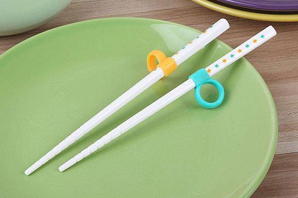 如何训练宝宝用筷子 5个步骤环环相扣妈妈要记住