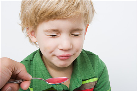 孩子喉咙有异物的症状 如何抓住4分钟急救黄金期