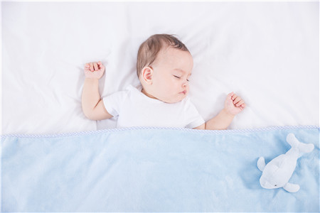 怎么防止宝宝睡觉踢被子