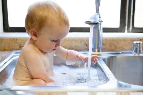 孩子洗澡教育启蒙 原来洗澡还能起到教育的作用