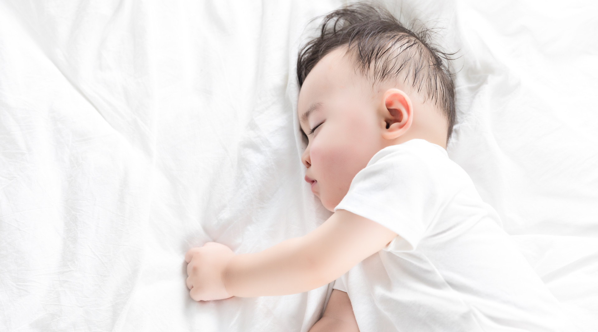 【新生儿睡姿正确图片】宝宝的正确睡姿图片新生儿正确的睡觉姿势