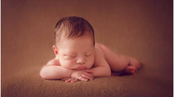新出生的宝宝吐奶还有痰是为什么？会积痰一定是生病吗？