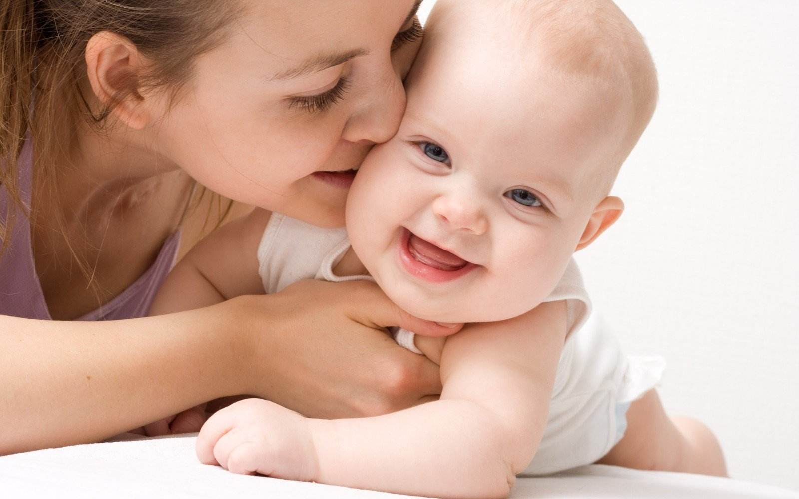 宝宝频繁夜醒睡不好和母乳有关系吗？母乳喂养的方法介绍