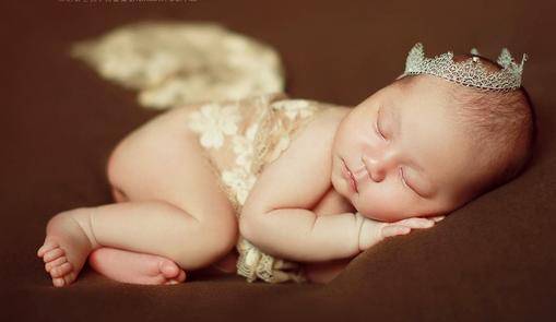 宝宝习惯抱睡了应该怎么办？宝宝可以睡软床吗？