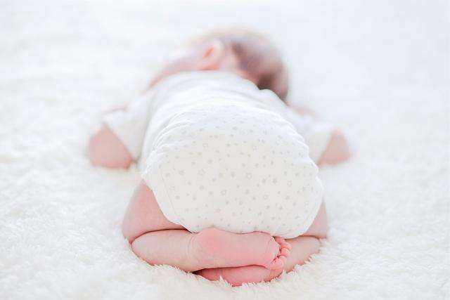 抱睡宝宝多大可以自己入睡？抱睡怎么改善？
