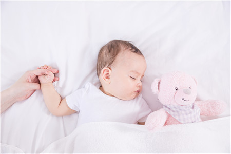 怎样判断宝宝进入深度睡眠 这几个判断标准作为父母你该知道