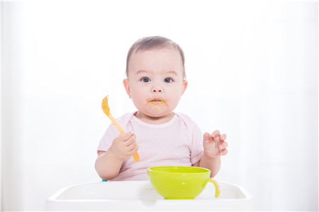 八个月宝宝吃多少奶粉正常