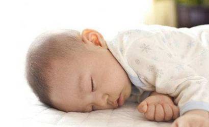 一个月新生儿母乳可以喝几毫升，新生儿吃奶量是多少？