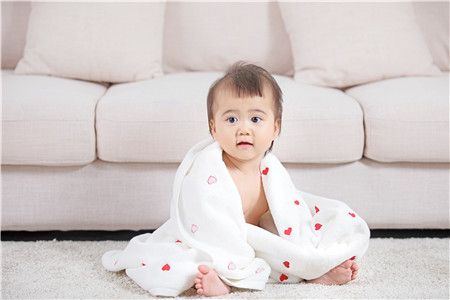 母乳宝宝为什么会频繁夜醒 喝奶粉的宝宝却能睡很长时间