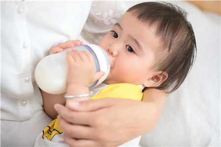 婴儿奶粉喂养量标准表