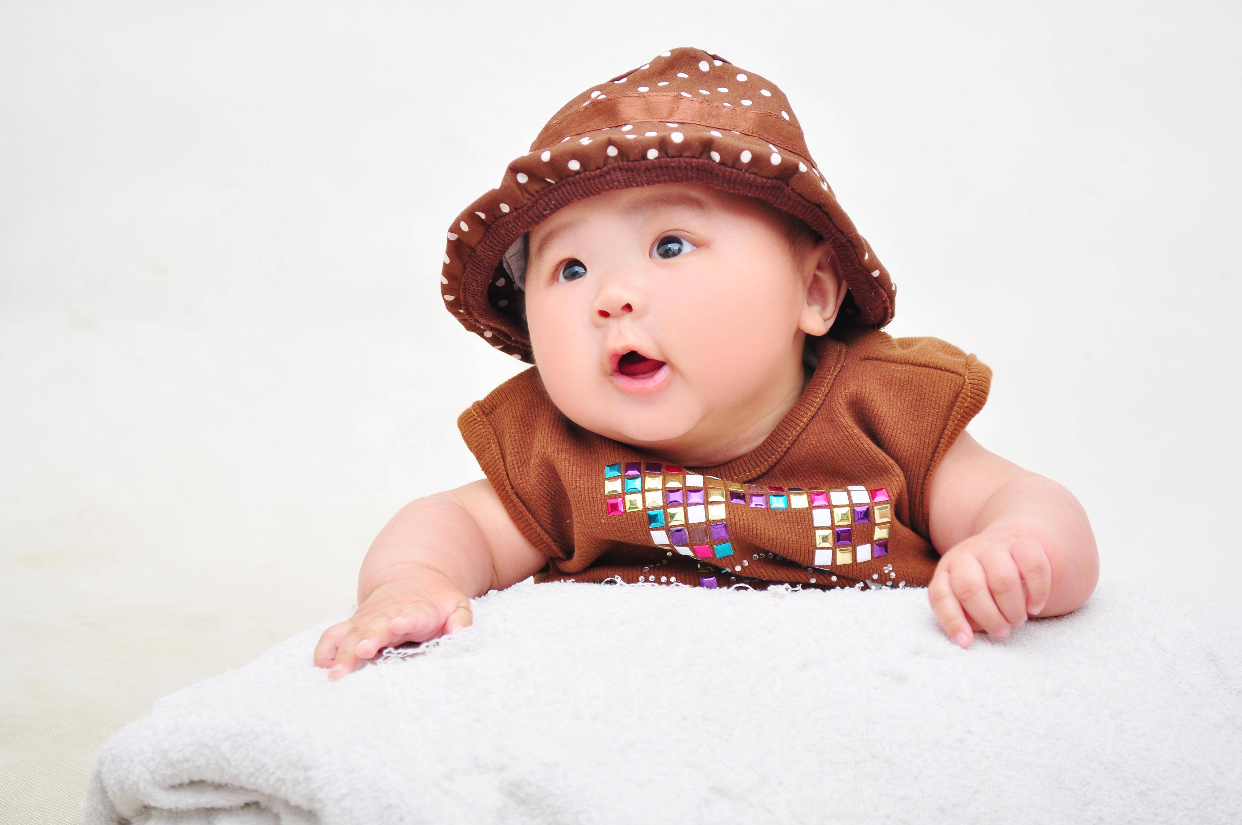 六个月宝宝不开心就闹是什么原因？应该怎么处理？