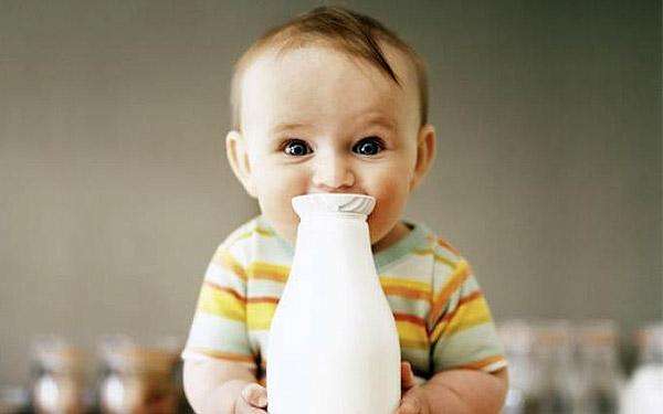 宝宝几岁开始喝纯牛奶比较好？喝什么牛奶最好？