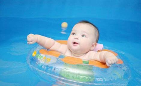 多大的宝宝适合学习游泳？游泳要注意什么？