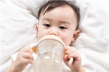 两岁宝宝如何喂养 两岁以内的孩子母乳喂养最好