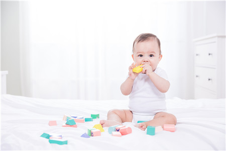 宝宝吃母乳和奶粉怎么混合喂养