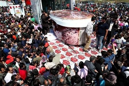 世界最重的冰激凌诞生在伊朗？5吨冰激凌有望获得吉尼斯纪录