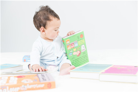 怎么培养宝宝的阅读能力 不同年龄阶段要制定不同的阅读计划