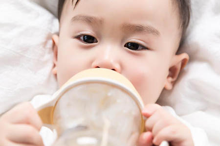 8个月宝宝辅食推荐：虾肉肝菜什锦软面条婴儿