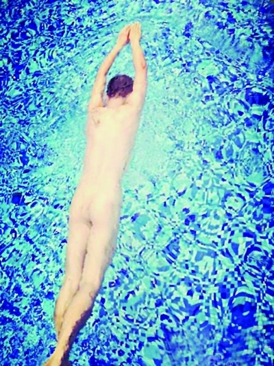 文章秀裸泳照 只为支持爱妻马伊琍的新作《风和日丽》
