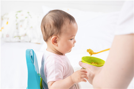 五个月宝宝可以吃苹果泥吗