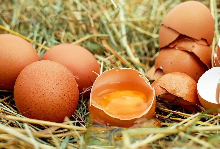 带壳的鸡蛋可以放微波炉加热吗