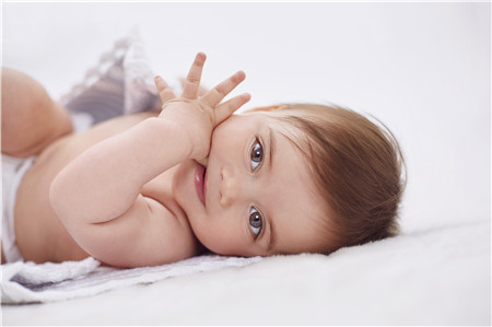 丁桂儿脐贴适用年龄 12岁以下的宝宝都可以使用