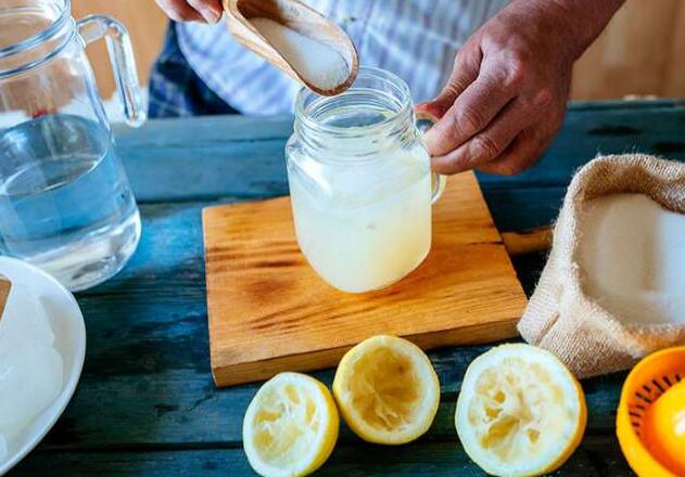柠檬薏米水的功效 美白消肿益处多