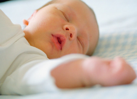 宝宝急性中耳炎是怎么引起的