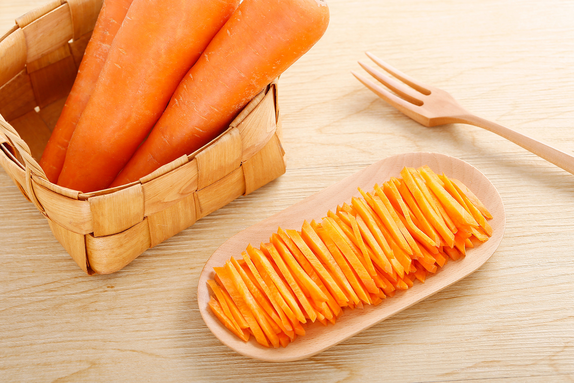 胡萝卜生吃好还是熟吃好-红萝卜生吃和熟吃哪个营养高
