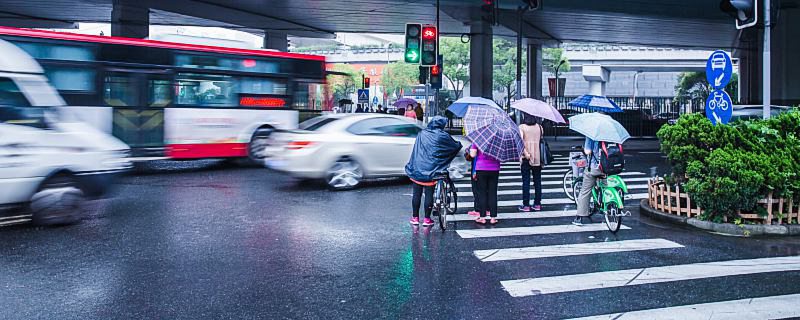 为什么下雨天容易堵车 雨天为何容易堵车